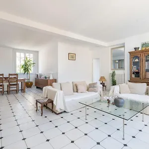 https://splendide-vue-sur-nd-de-la-garde-et-le-vieux-port.fr-provencehotel.com
