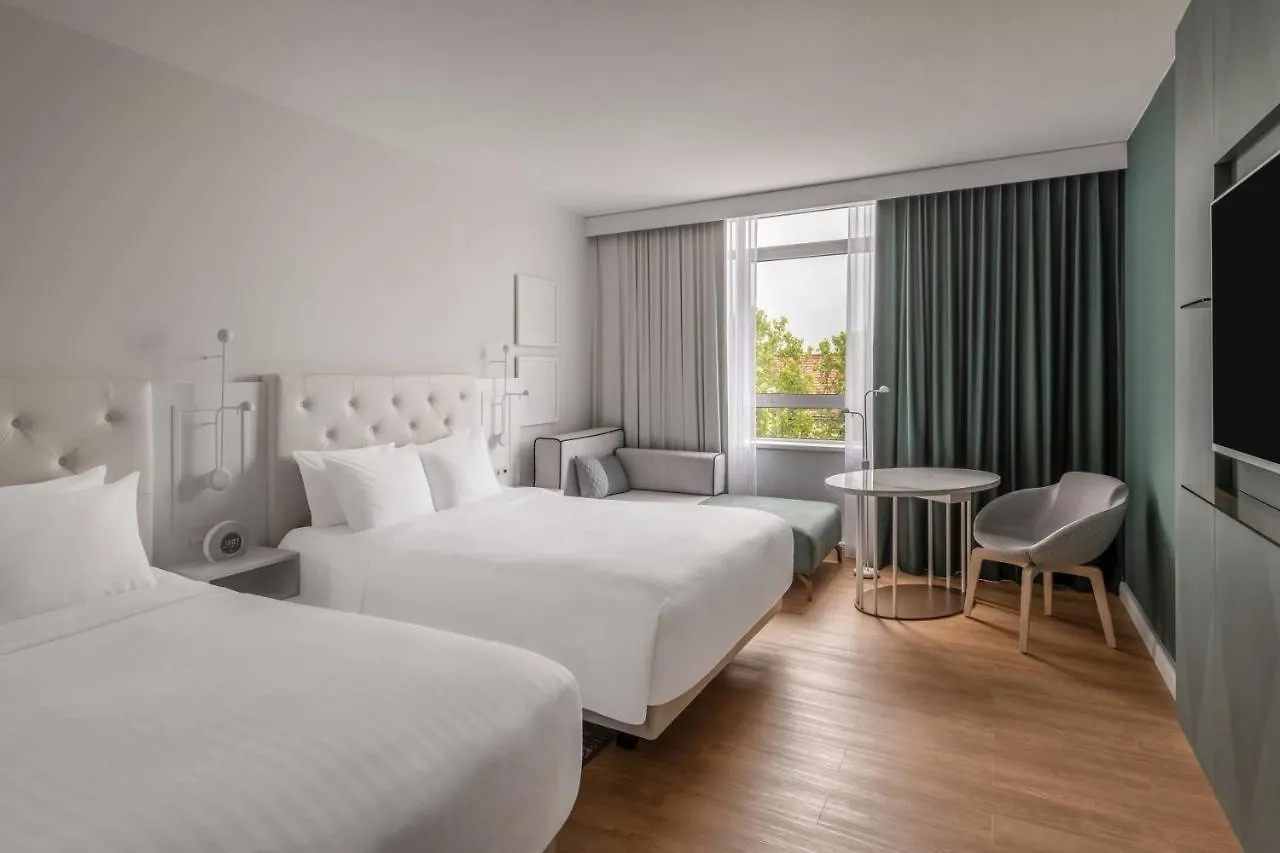 Munich Marriott Hotel 4*,